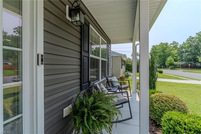 1215 Cleona DR, Chesapeake, VA 23324