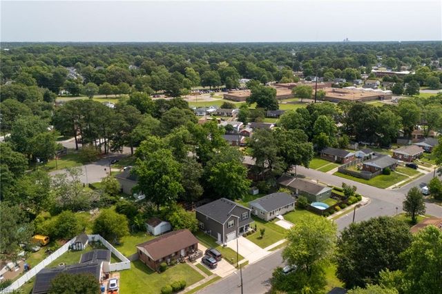 1215 Cleona DR, Chesapeake, VA 23324