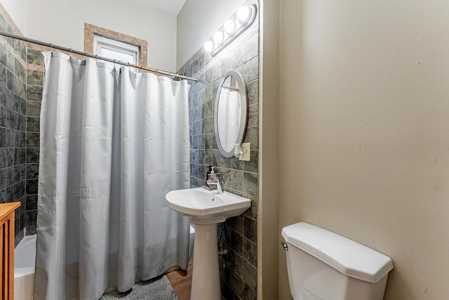 441 E 42nd Street, Chicago, IL 60653