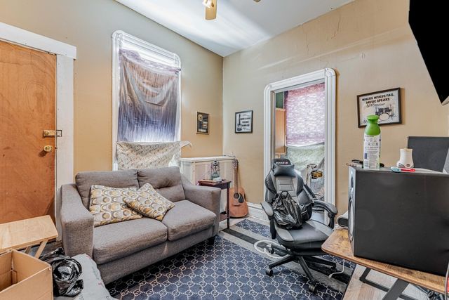 441 E 42nd Street, Chicago, IL 60653