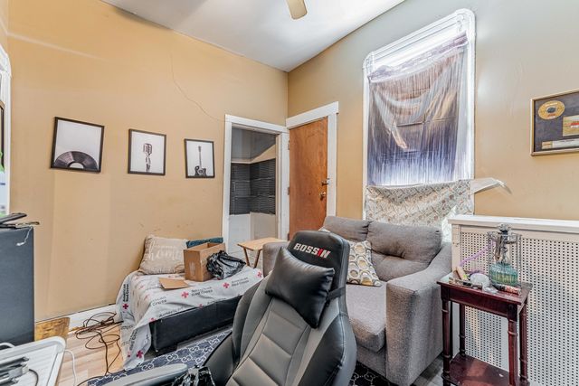 441 E 42nd Street, Chicago, IL 60653