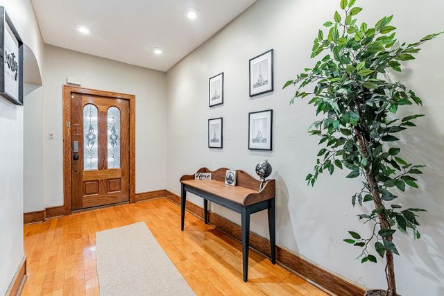 441 E 42nd Street, Chicago, IL 60653