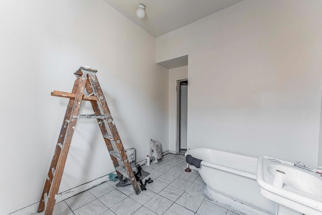 441 E 42nd Street, Chicago, IL 60653