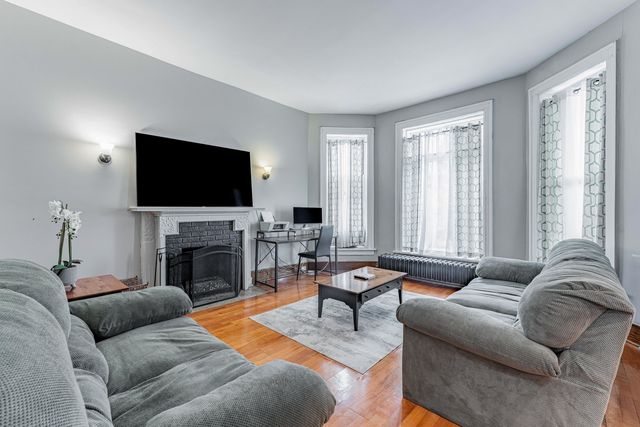 441 E 42nd Street, Chicago, IL 60653