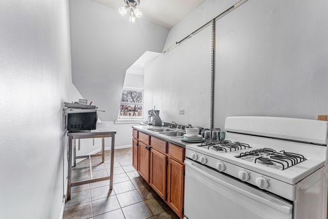 441 E 42nd Street, Chicago, IL 60653