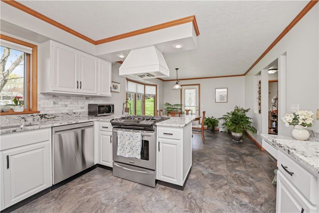 444 Mc Ewen Drive, Webster, NY 14580