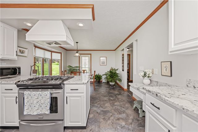 444 Mc Ewen Drive, Webster, NY 14580
