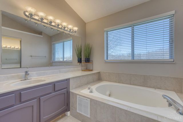 2483 Carriagegate Lane, Deerfield Twp., OH 45039