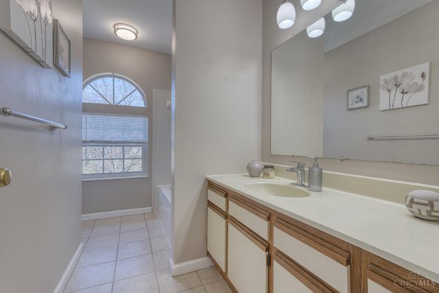 2483 Carriagegate Lane, Deerfield Twp., OH 45039