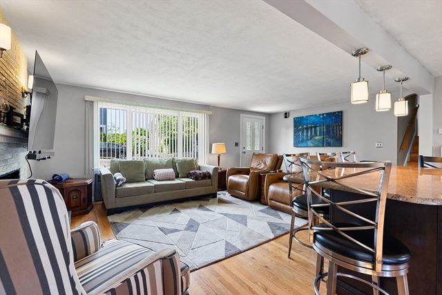 11 Adams St, Salem, MA 01970