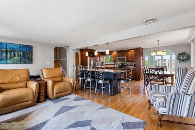 11 Adams St, Salem, MA 01970