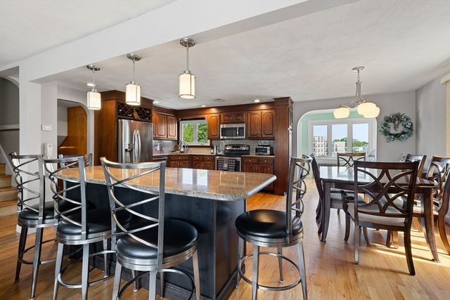 11 Adams St, Salem, MA 01970