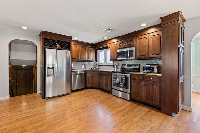 11 Adams St, Salem, MA 01970