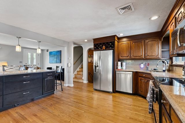 11 Adams St, Salem, MA 01970