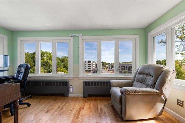 11 Adams St, Salem, MA 01970
