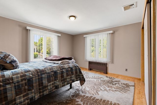 11 Adams St, Salem, MA 01970