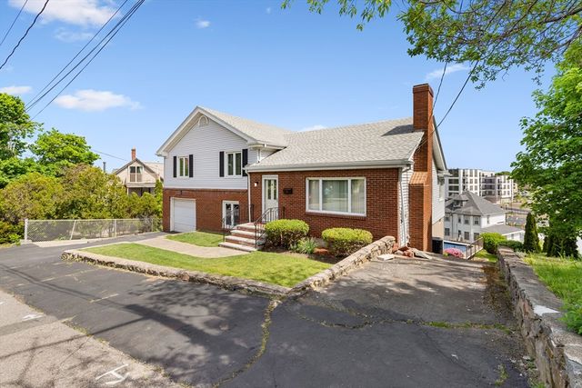 11 Adams St, Salem, MA 01970