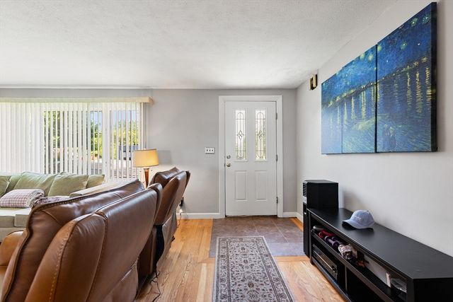 11 Adams St, Salem, MA 01970