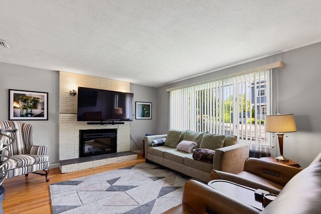 11 Adams St, Salem, MA 01970