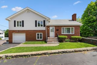 11 Adams St, Salem, MA 01970