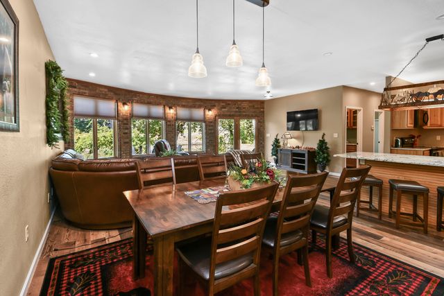 696 Foggy River Road, Hollister, MO 65672