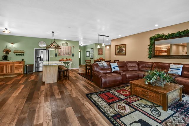 696 Foggy River Road, Hollister, MO 65672