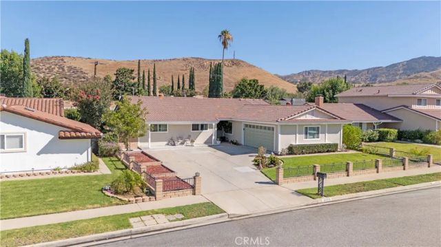 6155 Goshen Avenue, Simi Valley, CA 93063