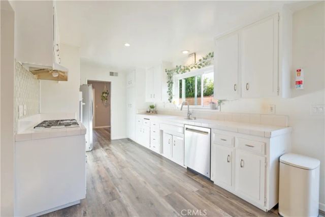 6155 Goshen Avenue, Simi Valley, CA 93063