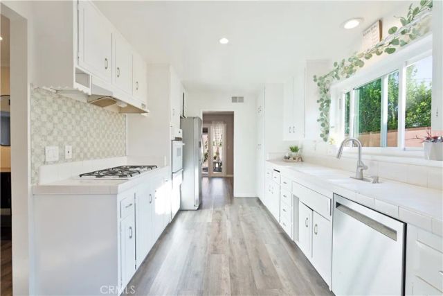 6155 Goshen Avenue, Simi Valley, CA 93063