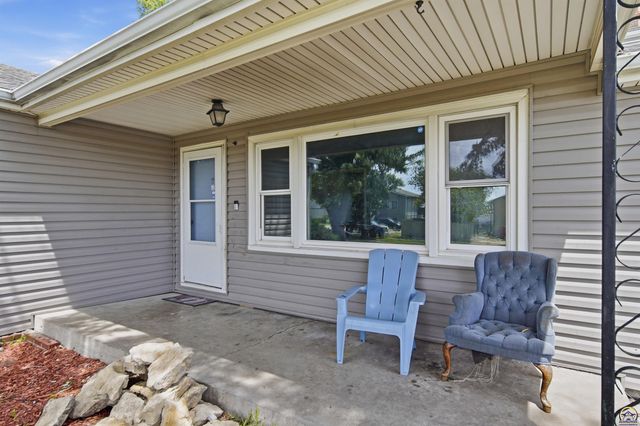 5700 SW 20th ST, Topeka, KS 66604