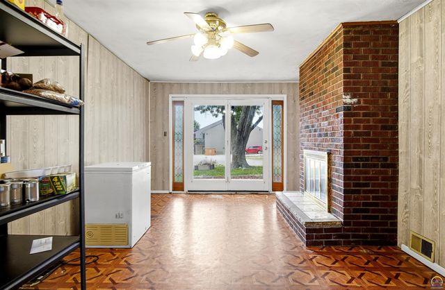5700 SW 20th ST, Topeka, KS 66604