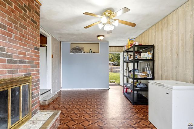 5700 SW 20th ST, Topeka, KS 66604
