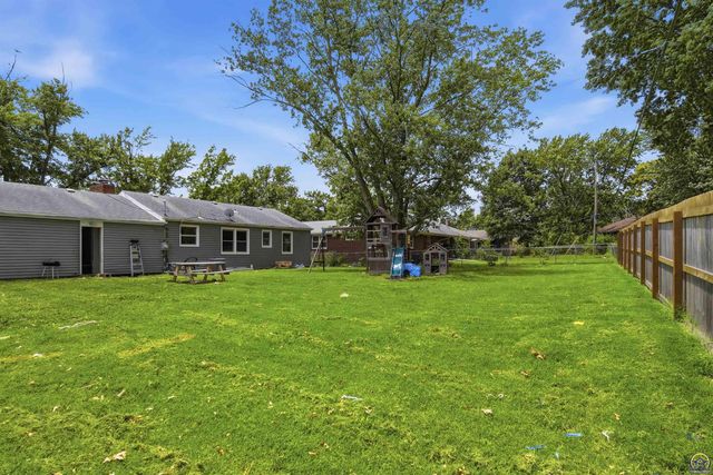 5700 SW 20th ST, Topeka, KS 66604