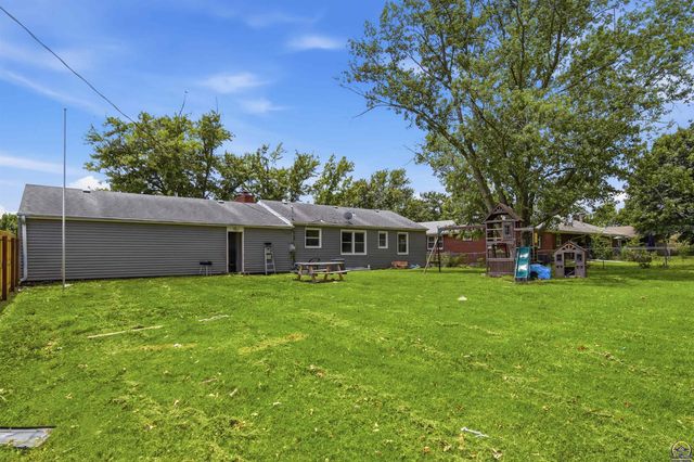 5700 SW 20th ST, Topeka, KS 66604