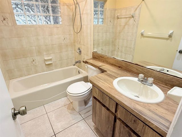 1219 JULIAN LANE DRIVE, Tampa, FL 33619