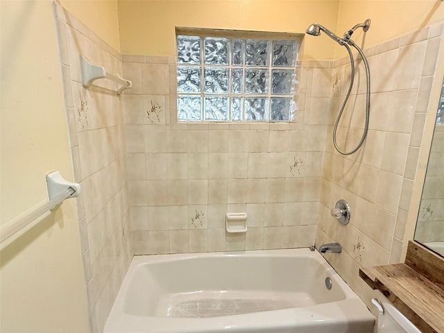 1219 JULIAN LANE DRIVE, Tampa, FL 33619