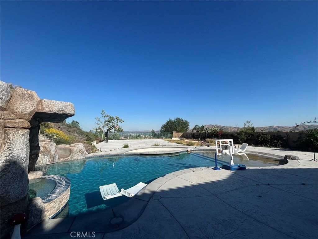 827 Baghdady, Corona, CA 92879 — photo 4