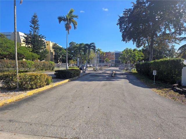940 NE 199th Street 114, Miami, FL 33179