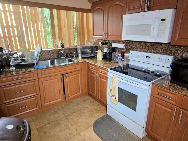 940 NE 199th Street 114, Miami, FL 33179