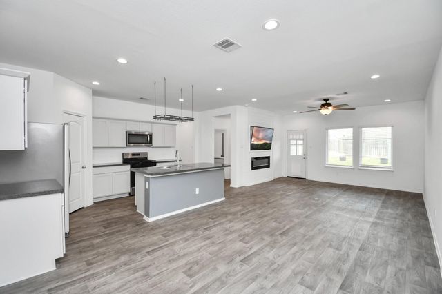 5443 Pinetree Crescent Lane, Spring, TX 77373