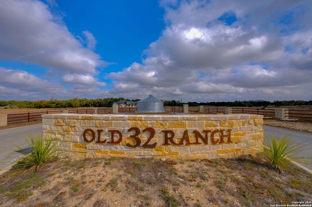 690 Windmill Ridge, Blanco, TX 78606