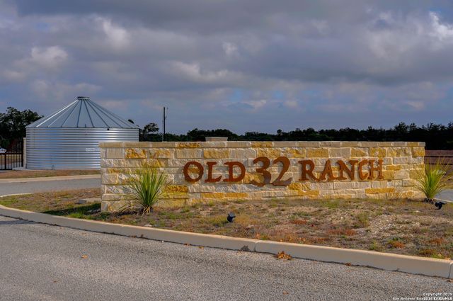 690 Windmill Ridge, Blanco, TX 78606