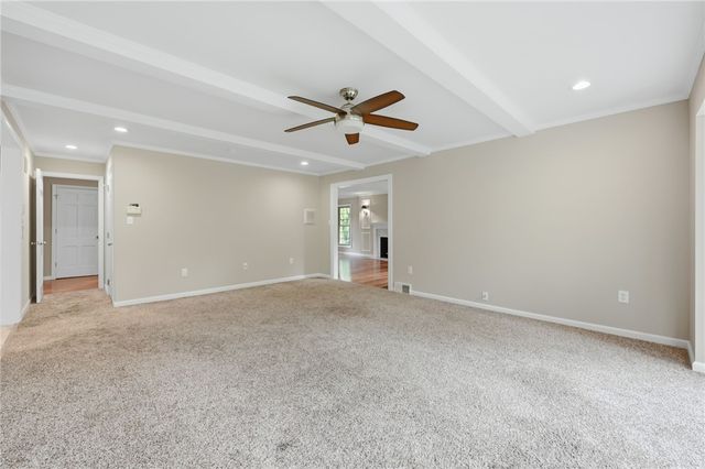 123 Windy Ghoul Dr, Brighton Twp, PA 15009