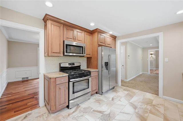 123 Windy Ghoul Dr, Brighton Twp, PA 15009