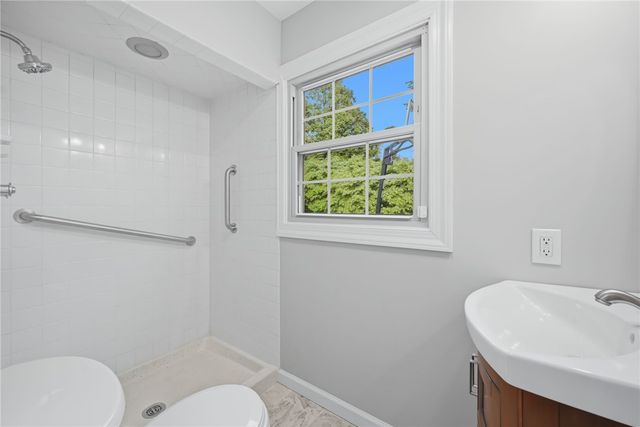 123 Windy Ghoul Dr, Brighton Twp, PA 15009