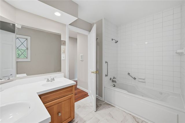 123 Windy Ghoul Dr, Brighton Twp, PA 15009