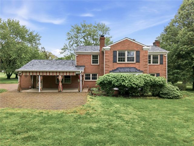 123 Windy Ghoul Dr, Brighton Twp, PA 15009