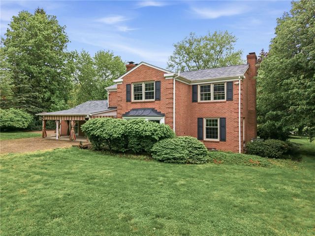 123 Windy Ghoul Dr, Brighton Twp, PA 15009