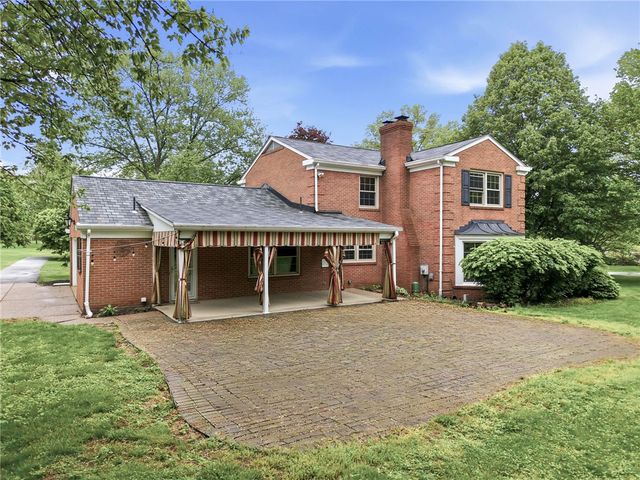 123 Windy Ghoul Dr, Brighton Twp, PA 15009