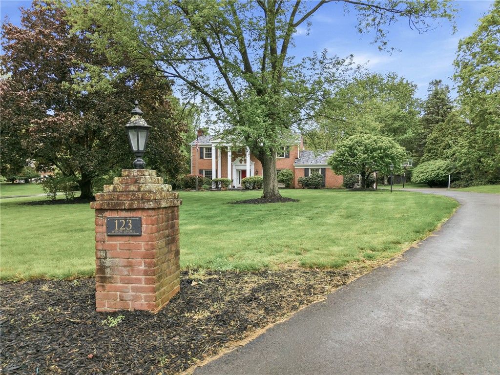 123 Windy Ghoul Dr, Brighton Twp, PA 15009